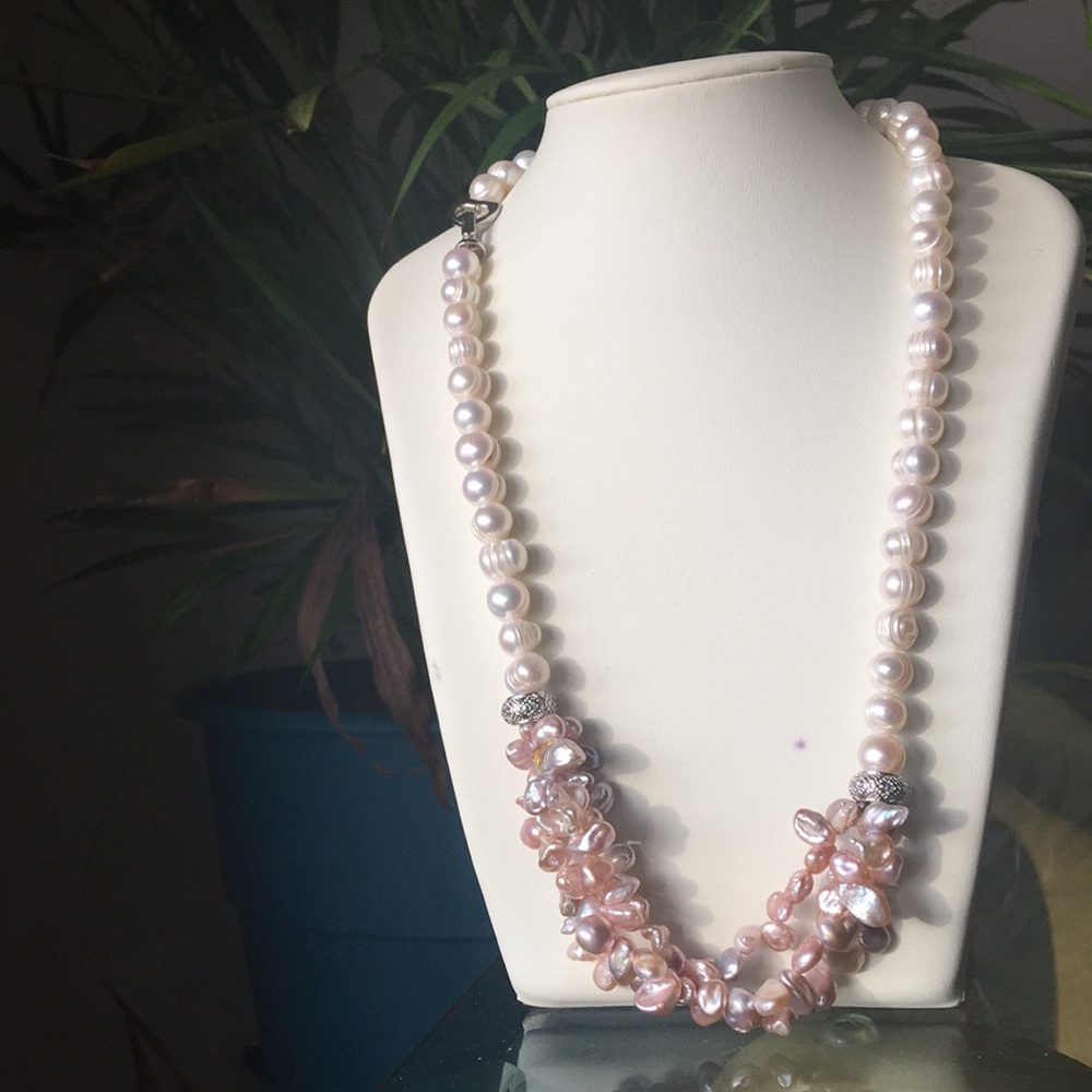 Fresh water pearls necklace
